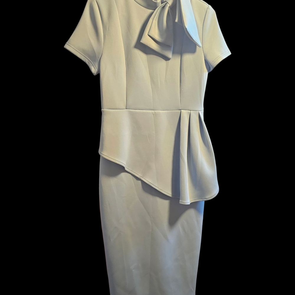 Elegant Cream Short Sleeve Dress with Bow